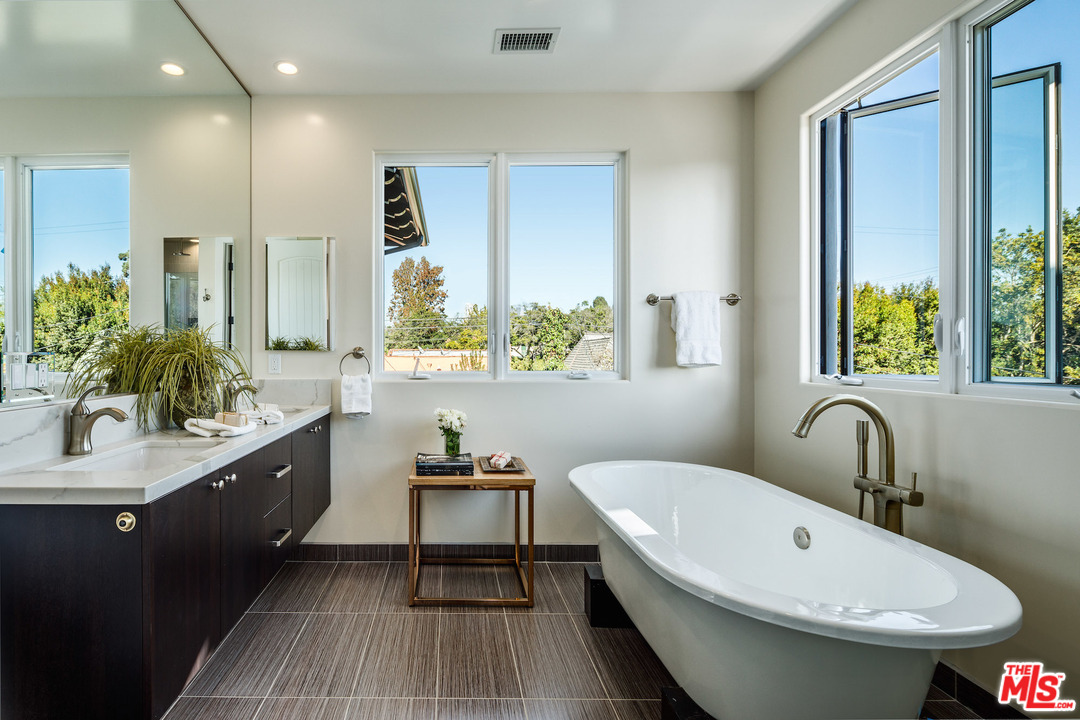 2034 Malcolm Avenue Los Angeles, CA 90025 - Photo 16 of 23