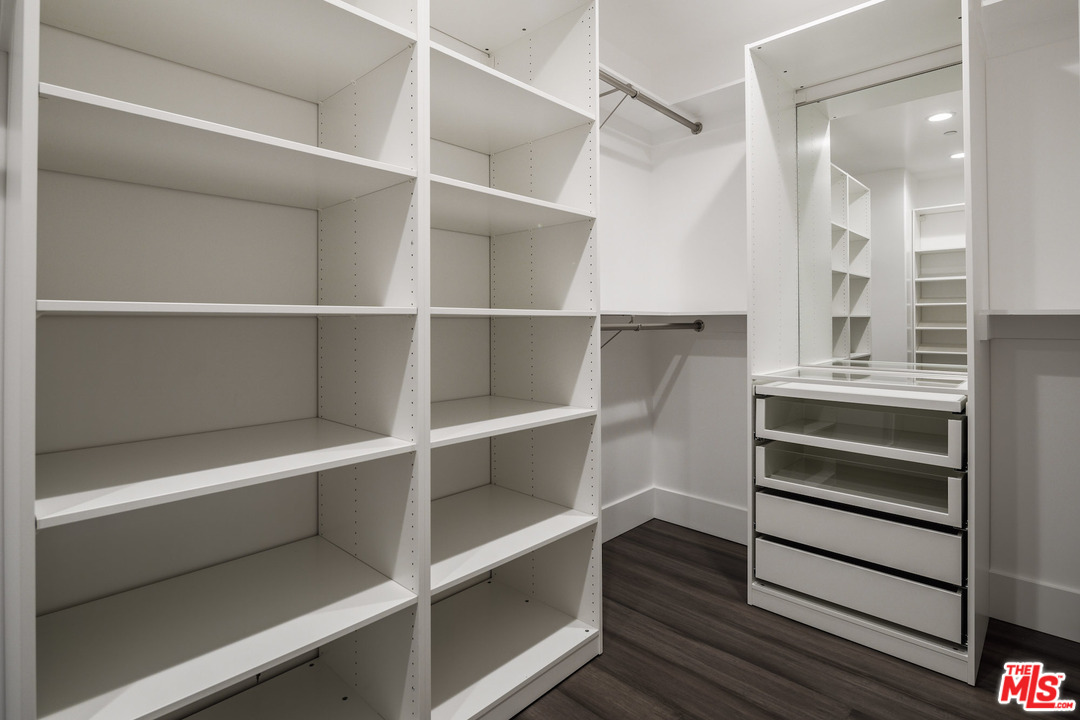 2034 Malcolm Avenue Los Angeles, CA 90025 - Photo 17 of 23