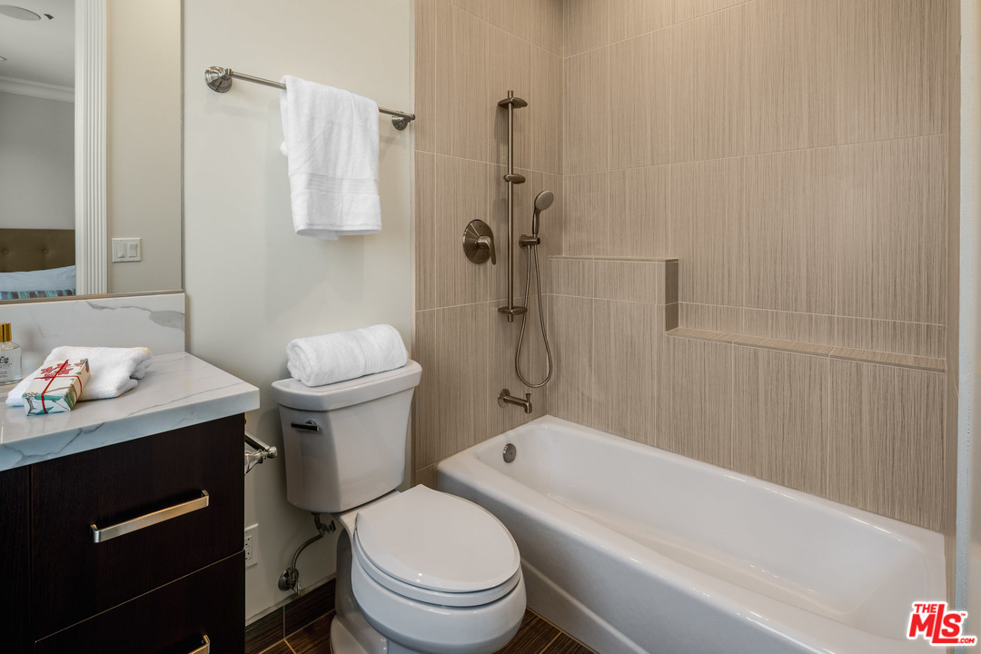 2034 Malcolm Avenue Los Angeles, CA 90025 - Photo 19 of 23