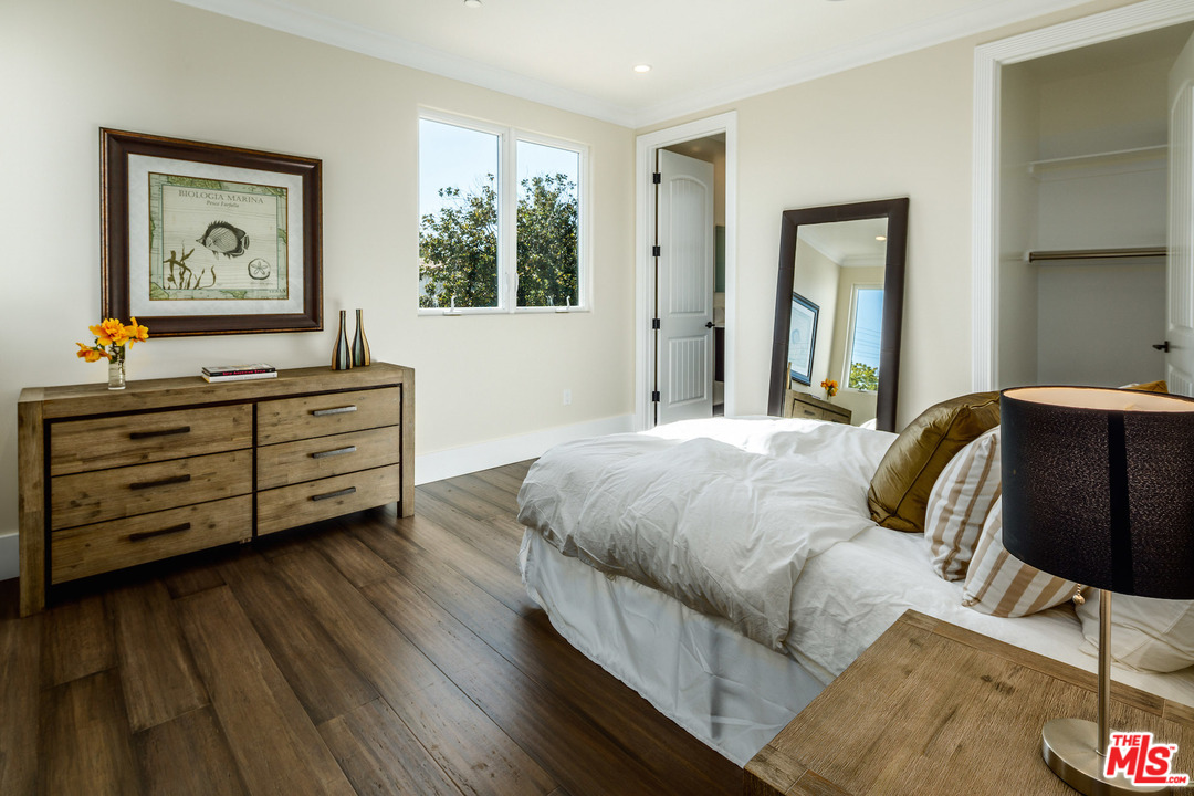 2034 Malcolm Avenue Los Angeles, CA 90025 - Photo 20 of 23