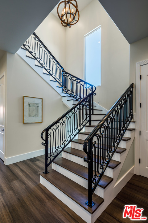 2034 Malcolm Avenue Los Angeles, CA 90025 - Photo 3 of 23