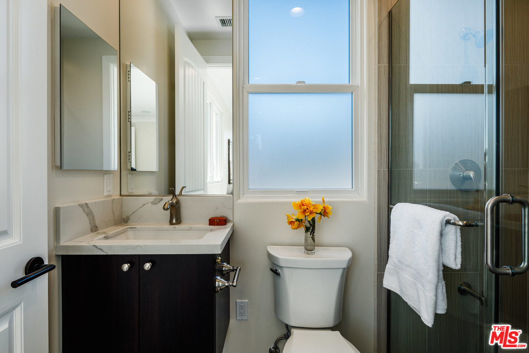 2034 Malcolm Avenue Los Angeles, CA 90025 - Photo 21 of 23