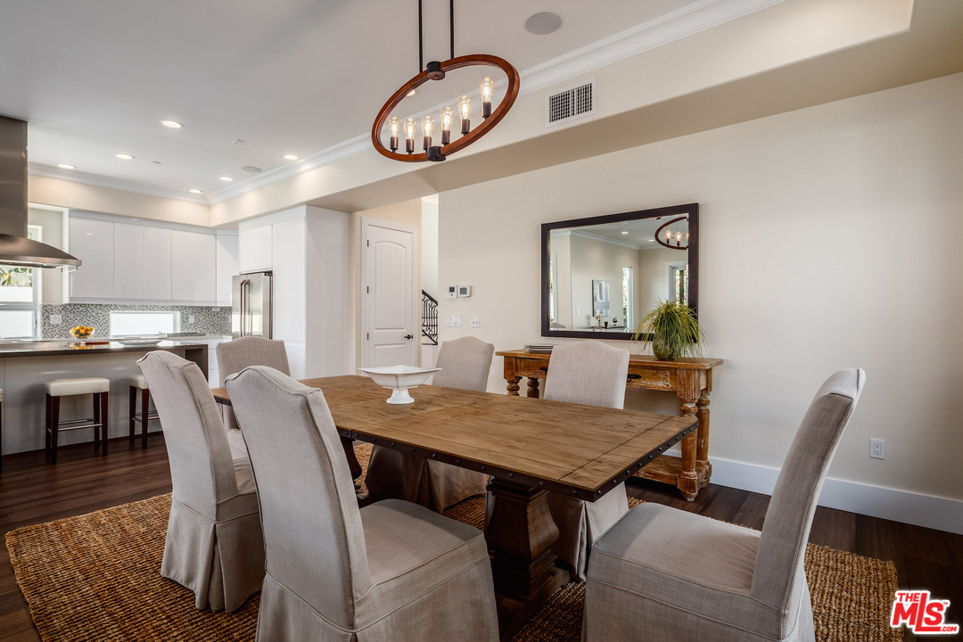 2034 Malcolm Avenue Los Angeles, CA 90025 - Photo 9 of 23