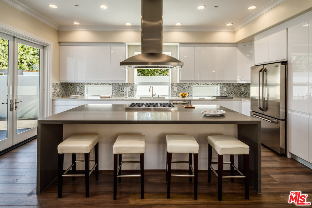 2034 Malcolm Avenue Los Angeles, CA 90025 - Photo 10 of 23