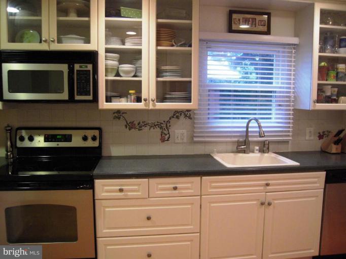 2320 Sugarcone Road Baltimore, MD 21209 - Photo 7 of 27 Kitchen #3