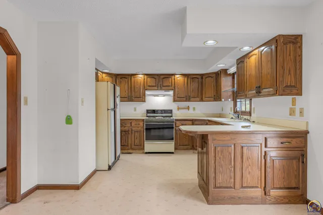 $409,900 | 9040 Southwest Wanamaker Road, Wakarusa, KS 66546