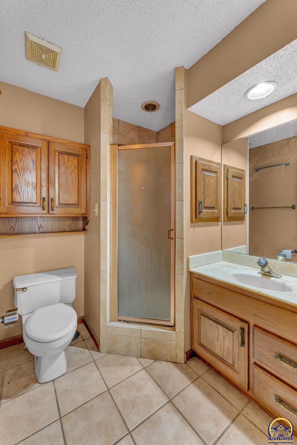 9040 Southwest Wanamaker Road Wakarusa, KS 66546 - Photo 14 of 29