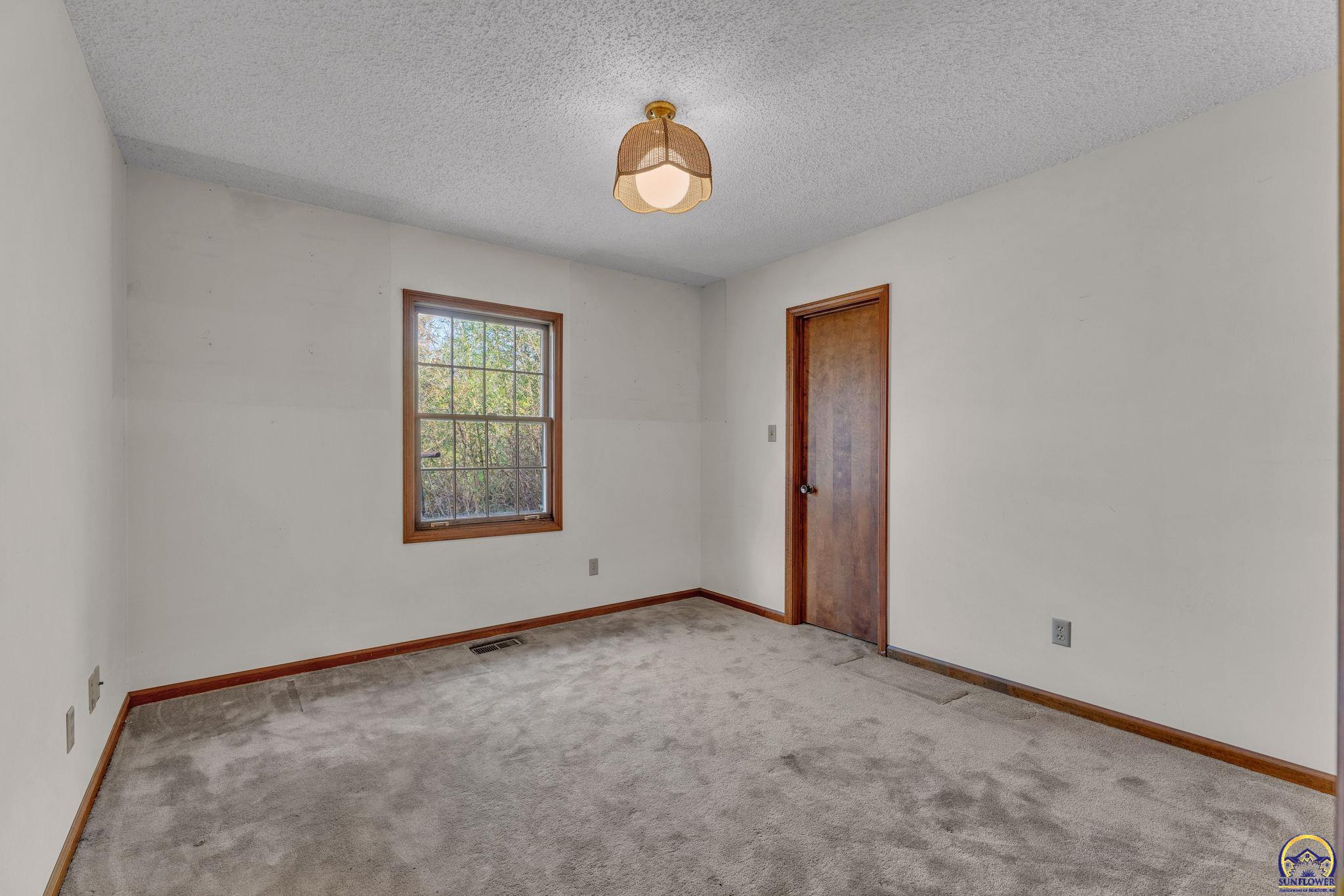 9040 Southwest Wanamaker Road Wakarusa, KS 66546 - Photo 15 of 29