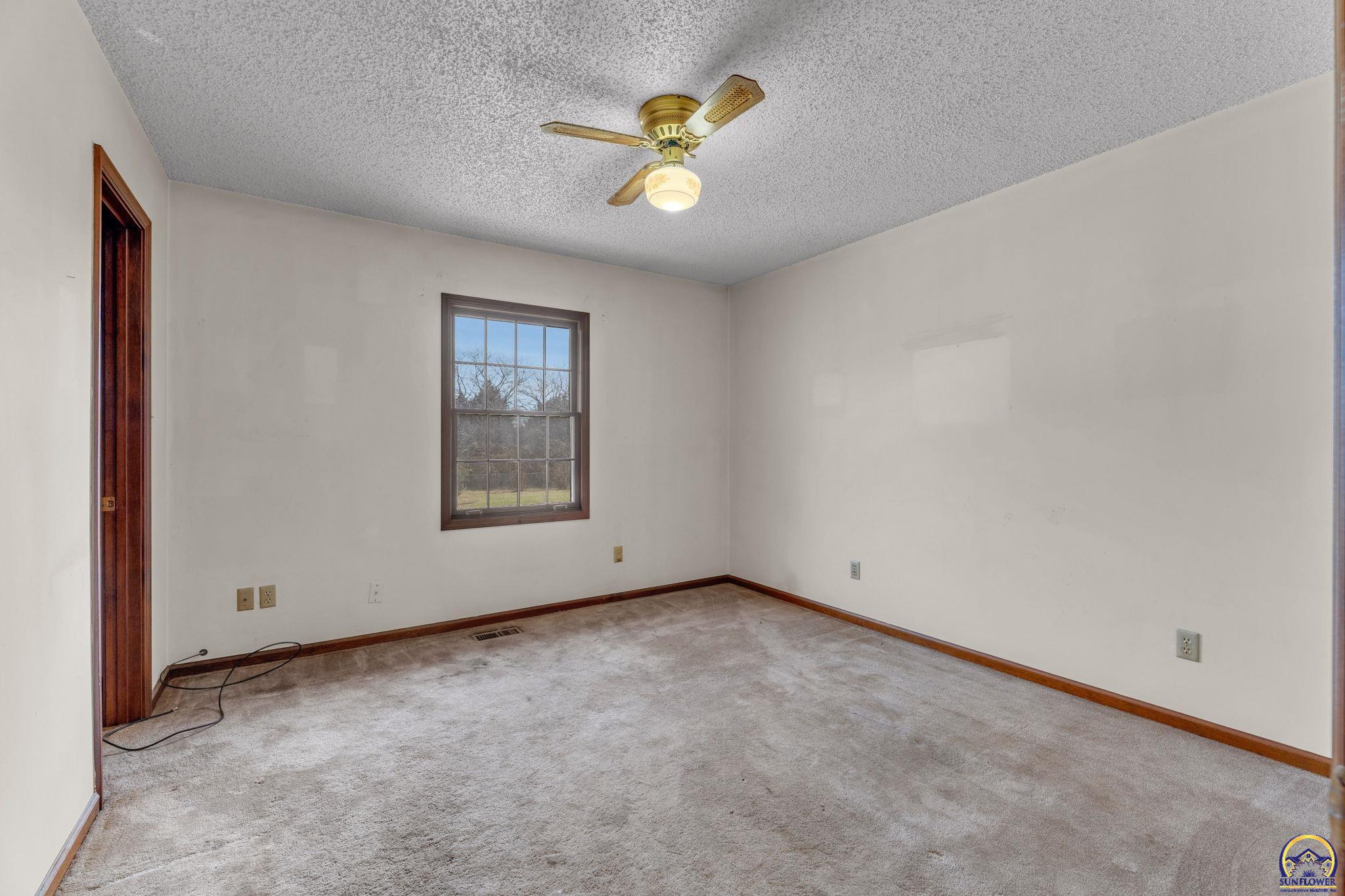 9040 Southwest Wanamaker Road Wakarusa, KS 66546 - Photo 16 of 29