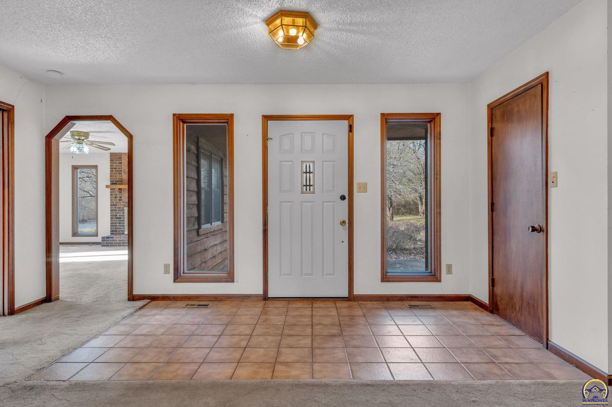 9040 Southwest Wanamaker Road Wakarusa, KS 66546 - Photo 9 of 29