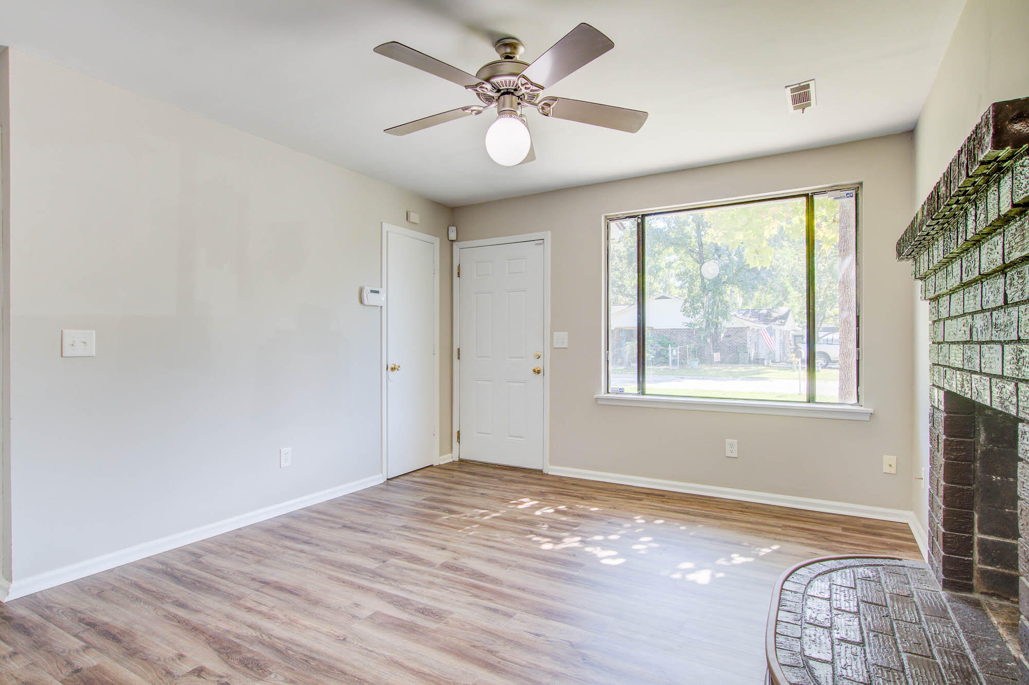 32 Passaic Road Goose Creek, SC 29445 - Photo 5 of 25 Family Room