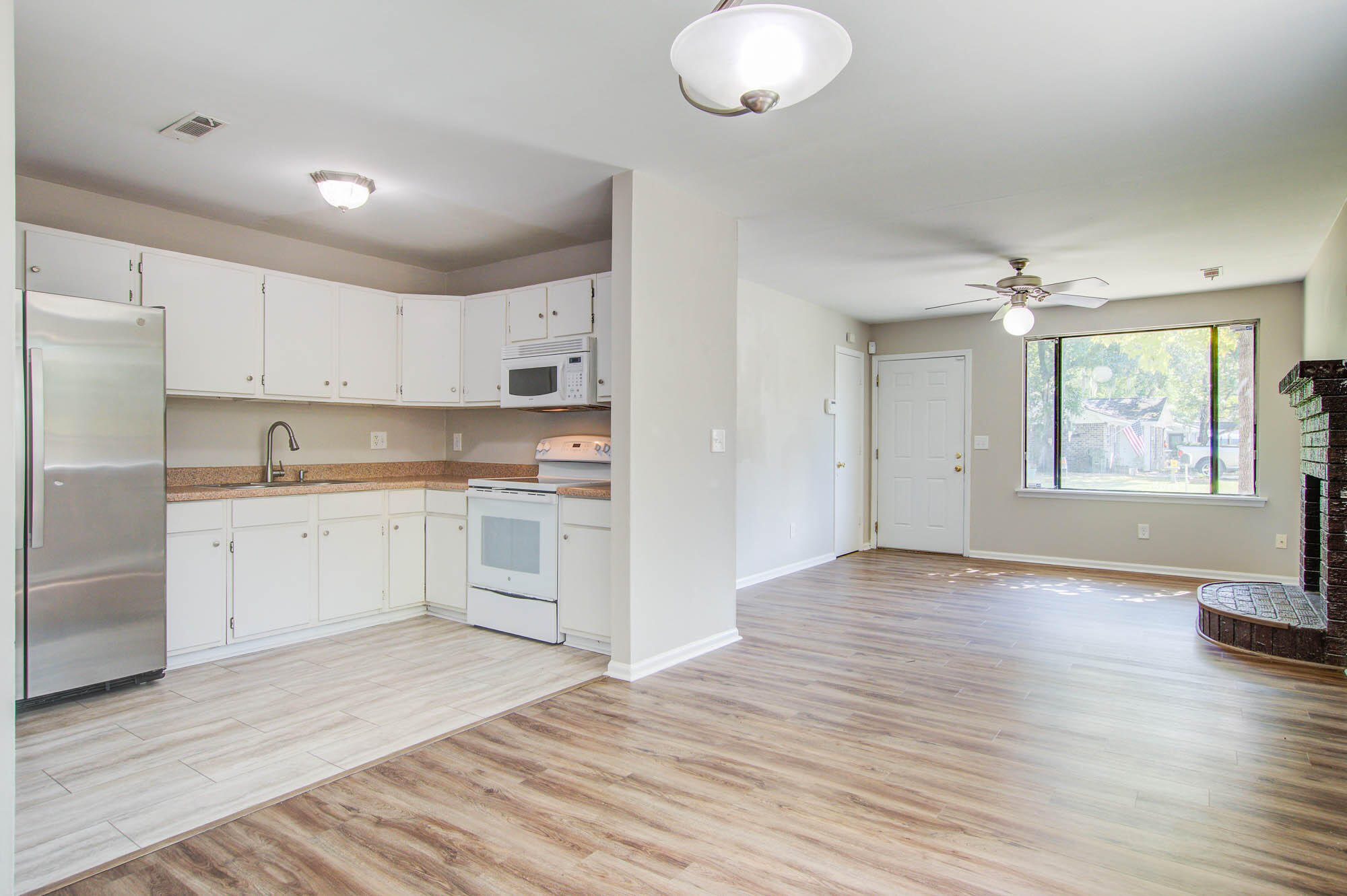 32 Passaic Road Goose Creek, SC 29445 - Photo 9 of 25 Eat In Kitchen