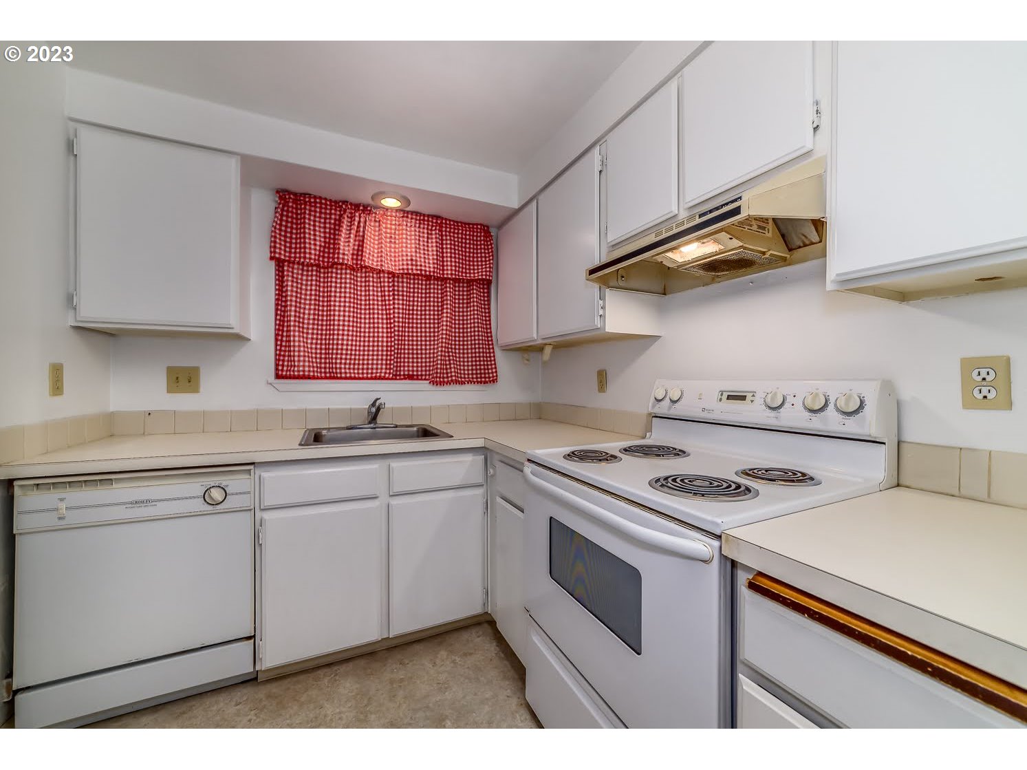 156 Treehill Loop Eugene, OR 97405 - Photo 19 of 22 Gallery Image 19