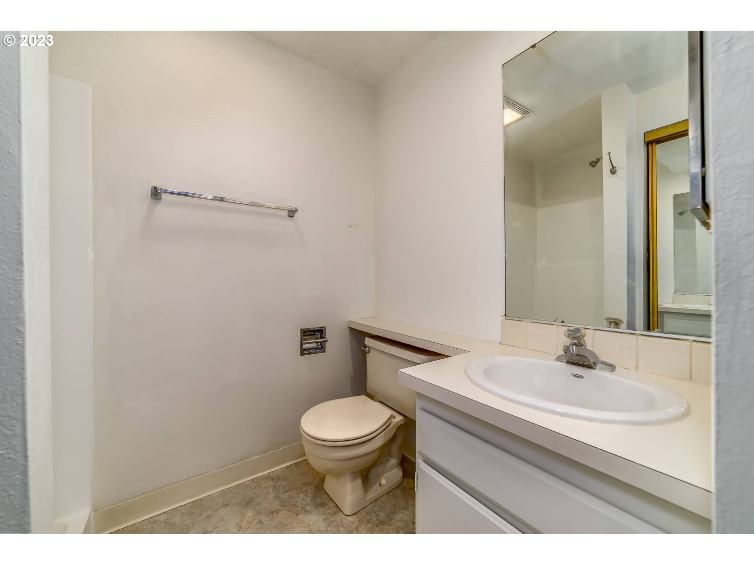 156 Treehill Loop Eugene, OR 97405 - Photo 3 of 22 Gallery Image 3