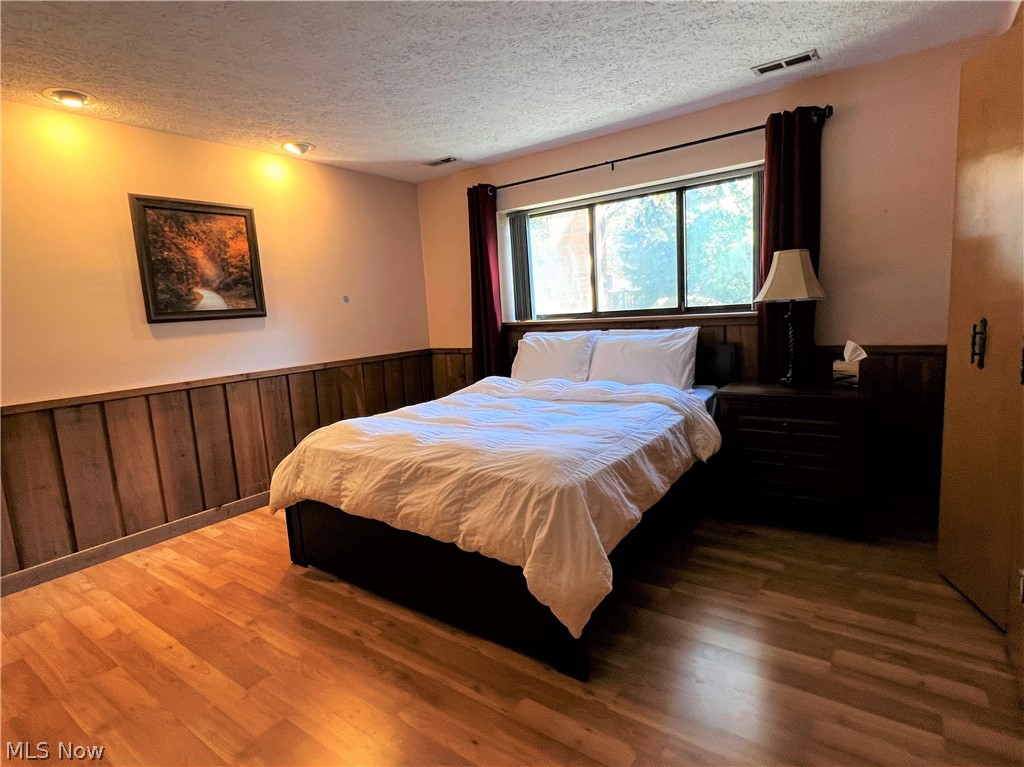 35655 Timber Ridge Lane Willoughby, OH 44094 - Photo 24 of 32 Bedroom 3 has wainscoting and laminate floors