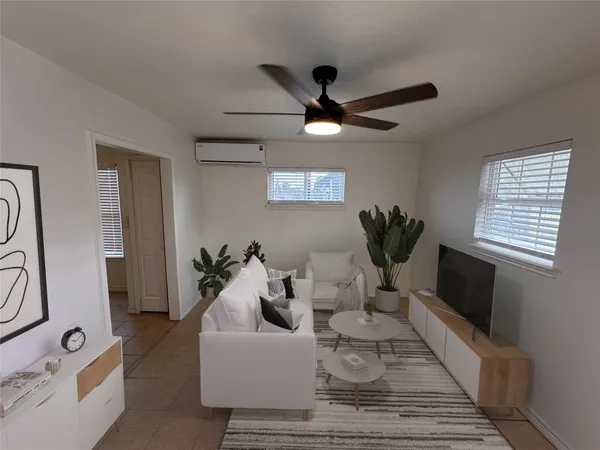 $1,185 | 161 South Arch Street, Unit APARTMENT 1, Aransas Pass, TX 78336