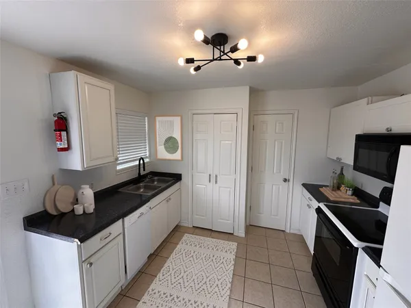 $1,095 | 161 South Arch Street, Unit APARTMENT 1, Aransas Pass, TX 78336