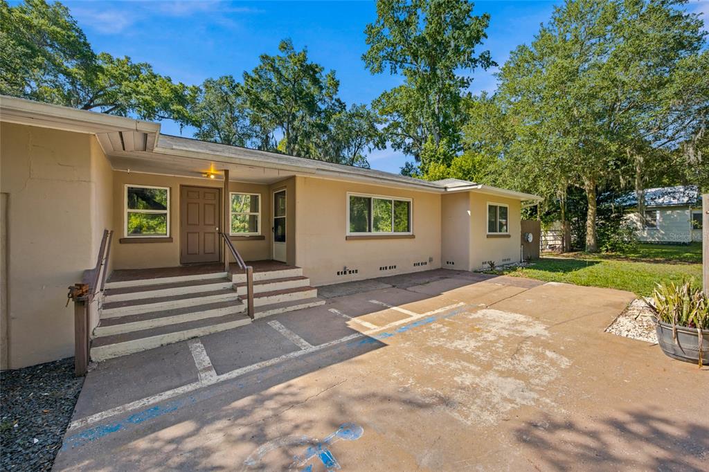 5762 Southeast Agnew Road Belleview, FL 34420 - Photo 5 of 45 Gallery Image 5