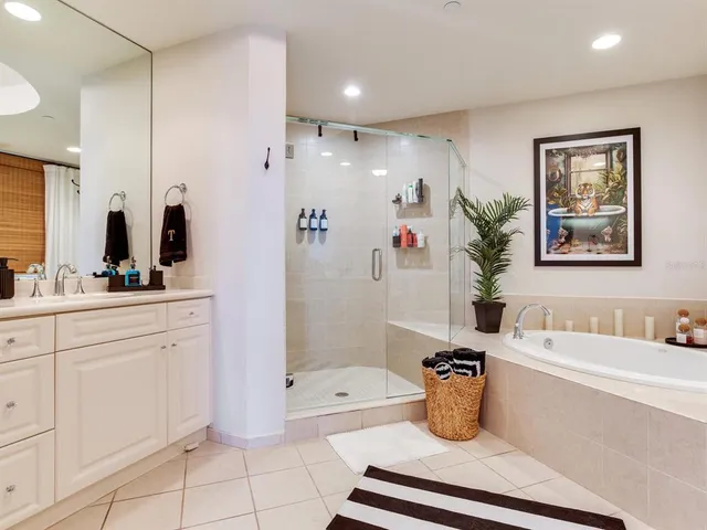 $13,500 | 4201 Bayshore Boulevard, Unit 604, Tampa, FL 33611