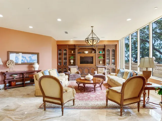 $13,500 | 4201 Bayshore Boulevard, Unit 604, Tampa, FL 33611