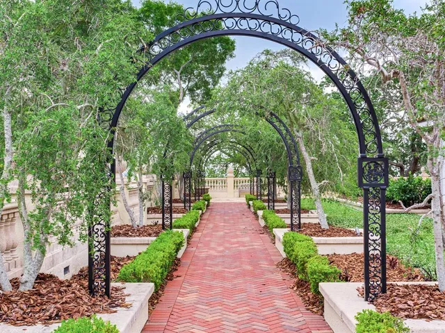 $13,500 | 4201 Bayshore Boulevard, Unit 604, Tampa, FL 33611