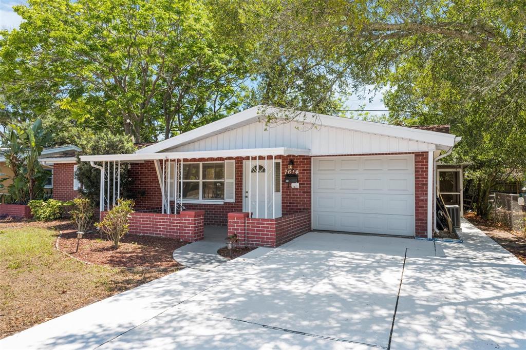 7614 Coventry Drive Port Richey, FL 34668 - Photo 3 of 28 Gallery Image 3