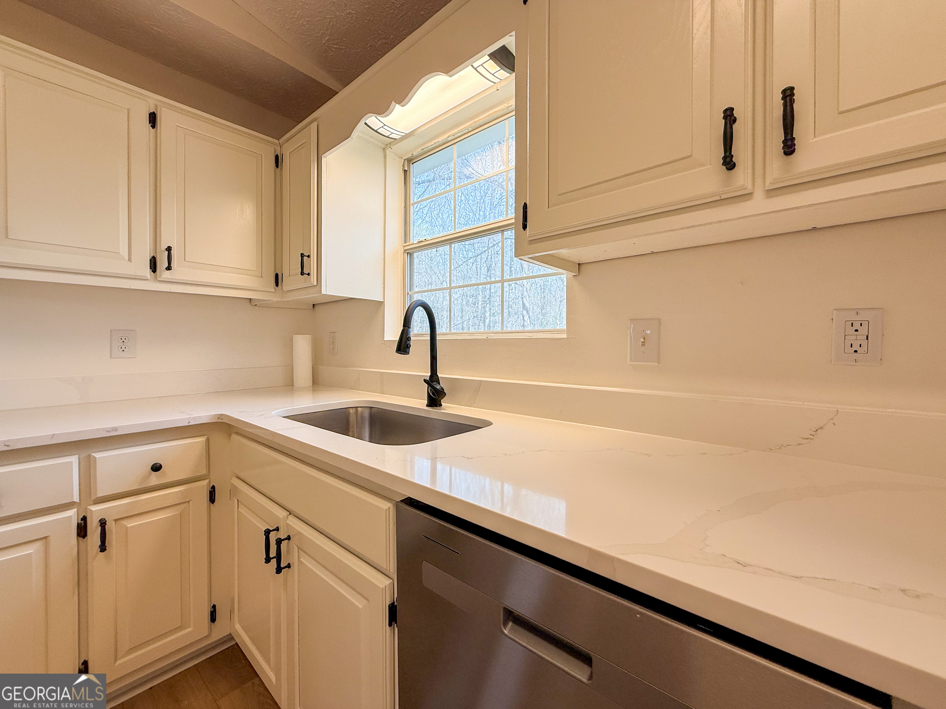 1492 Highway 198 Carnesville, GA 30521 - Photo 8 of 25