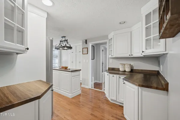 $369,900 | 2222 Shenandoah Drive, Big Stone Gap, VA 24219