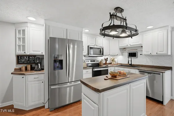 $369,900 | 2222 Shenandoah Drive, Big Stone Gap, VA 24219