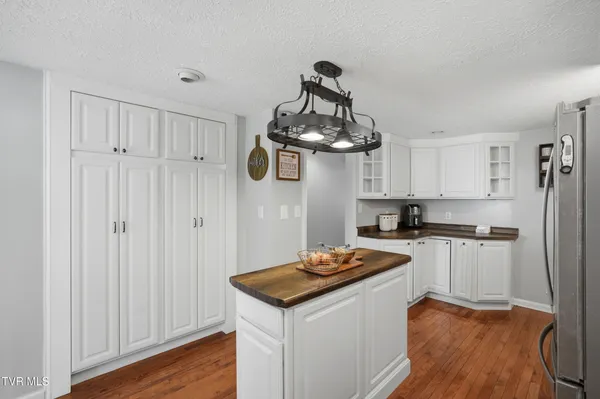 $369,900 | 2222 Shenandoah Drive, Big Stone Gap, VA 24219