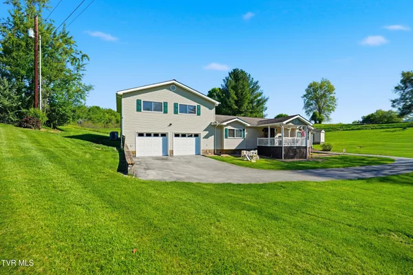 $369,900 | 2222 Shenandoah Drive, Big Stone Gap, VA 24219