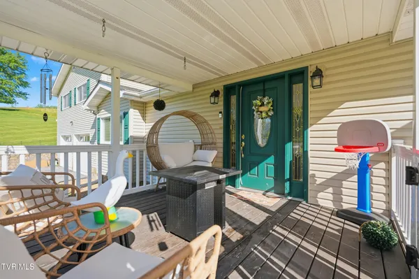 $369,900 | 2222 Shenandoah Drive, Big Stone Gap, VA 24219