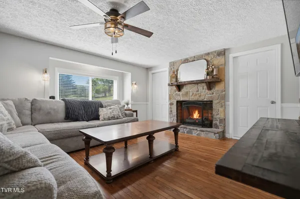 $369,900 | 2222 Shenandoah Drive, Big Stone Gap, VA 24219