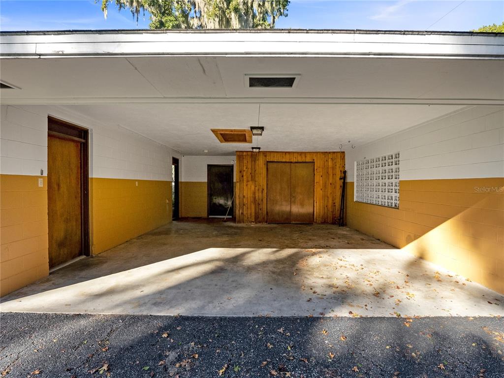 1631 Southeast 17th Street Ocala, FL 34471 - Photo 3 of 36 a view of a garage