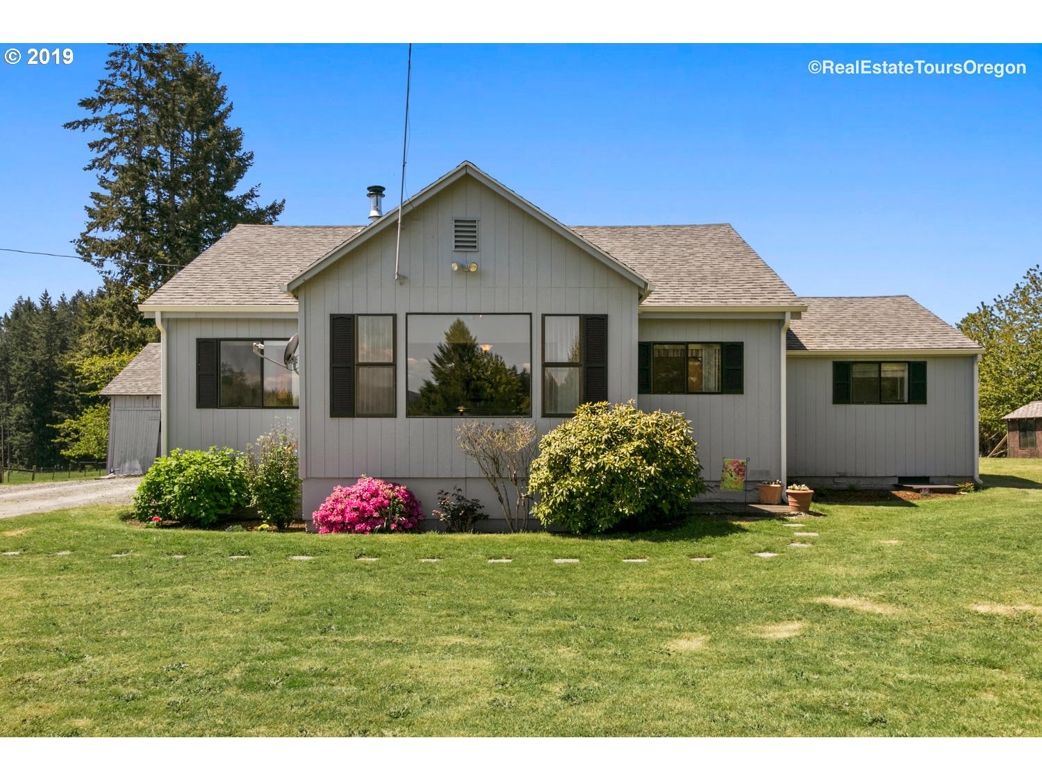 24311 South Larkin Road Beavercreek, OR 97004 - Photo 2 of 31 a front view of yellow house with garden