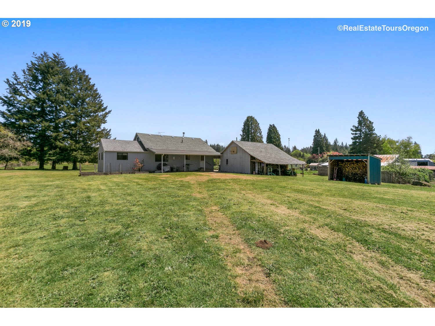 24311 South Larkin Road Beavercreek, OR 97004 - Photo 26 of 31 a house view with a garden space