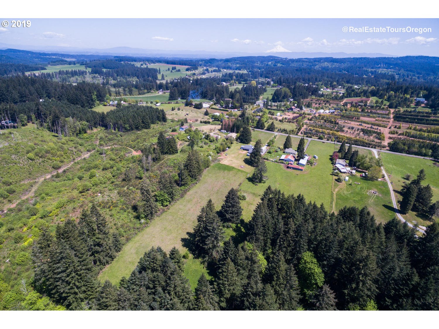 24311 South Larkin Road Beavercreek, OR 97004 - Photo 30 of 31 a view of a city with mountain
