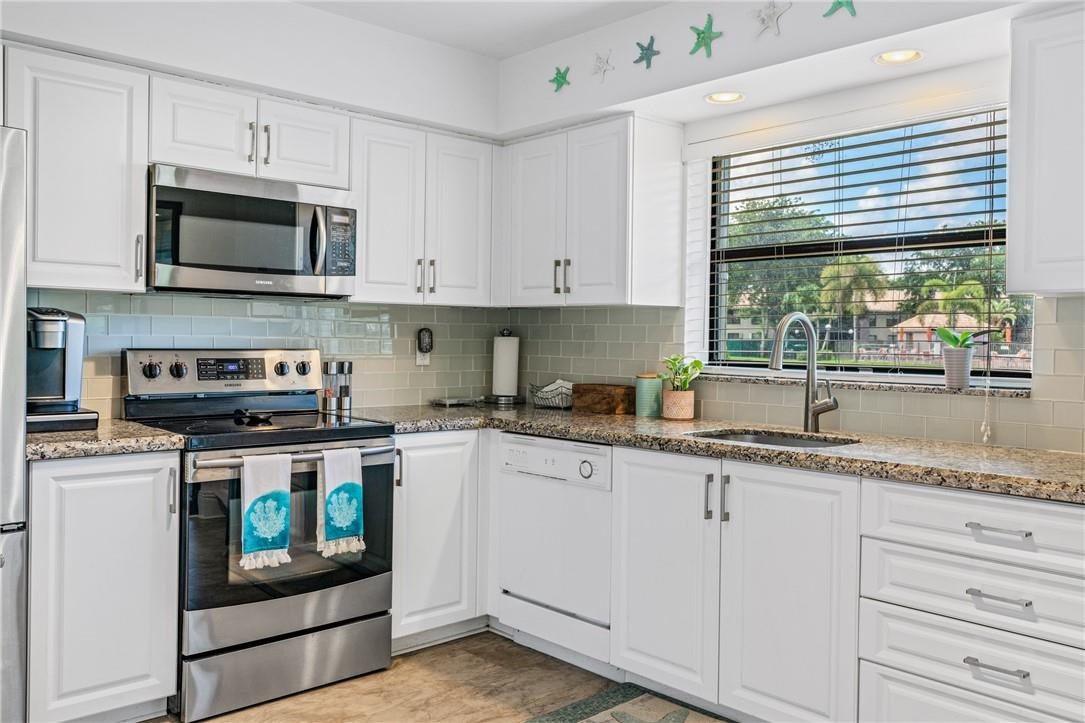 4685 Laurel Tree Road, Unit B Boynton Beach, FL 33436 - Photo 2 of 31 Photo 2