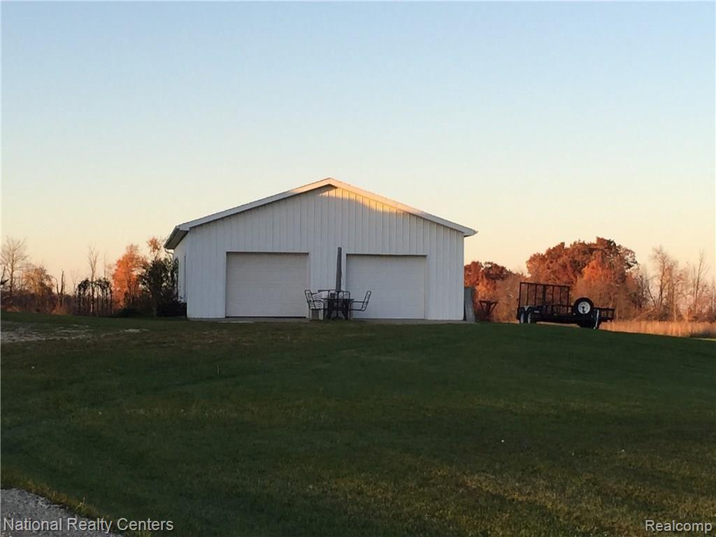 6893 Lothrop Road Imlay City, MI 48444 - Photo 6 of 98 2016-11-07 16.53