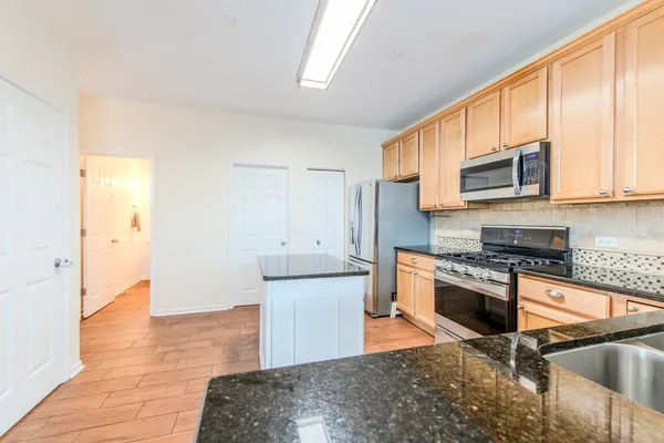 $359,500 | 1103 Hampton Lane, Yorkville, IL 60560