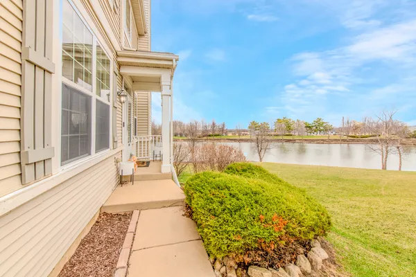 $359,500 | 1103 Hampton Lane, Yorkville, IL 60560