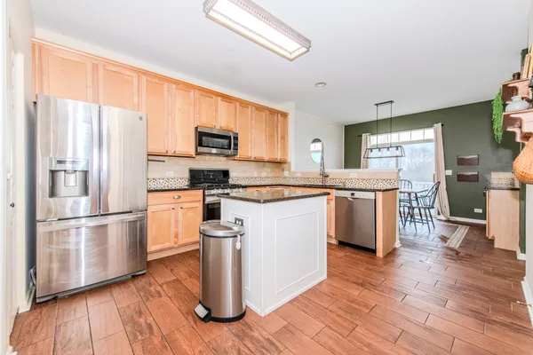 $359,500 | 1103 Hampton Lane, Yorkville, IL 60560