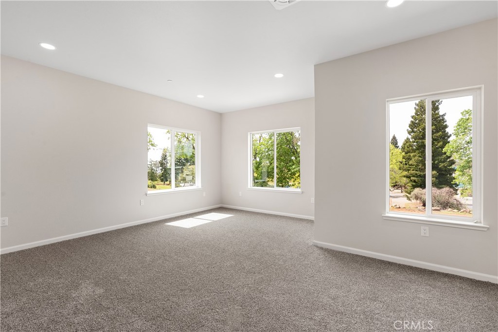 5583 Linrich Lane Paradise, CA 95969 - Photo 18 of 33 an empty room with windows