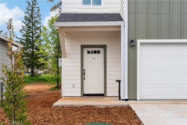 a view of entryway front of house