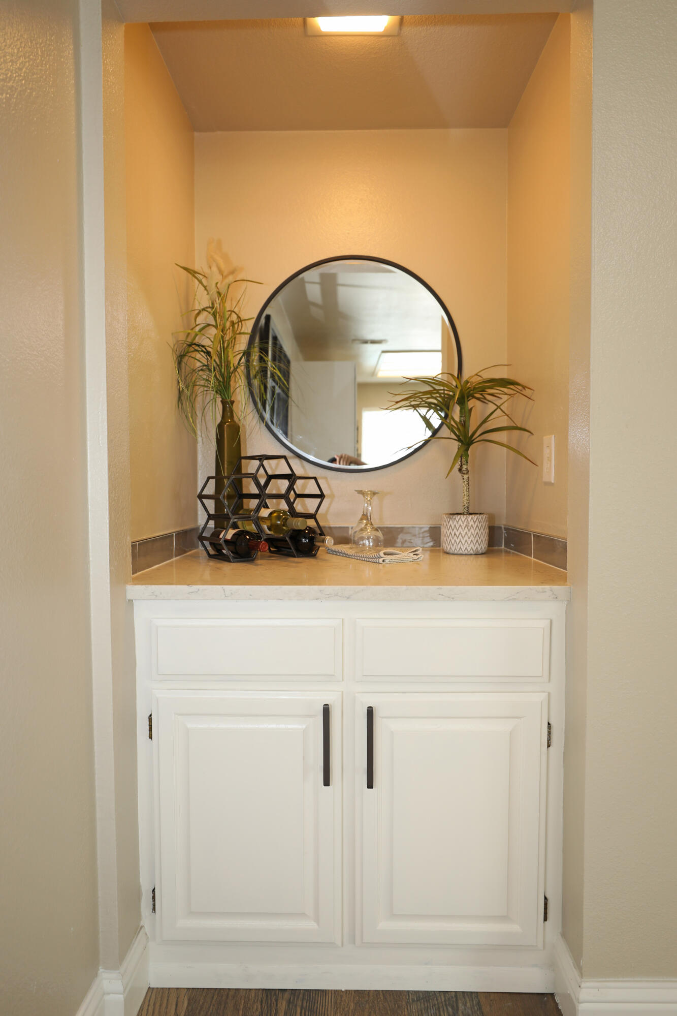 444 Ridgecrest Trail, Unit 121 Redding, CA 96003 - Photo 8 of 17 Bar