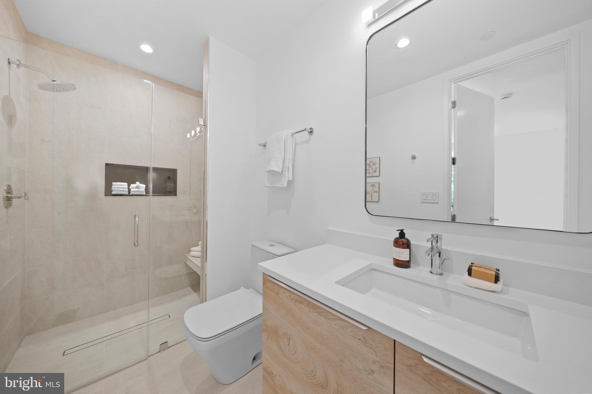 4656 Broad Branch Road Northwest Washington, DC 20008 - Photo 26 of 29 Bath