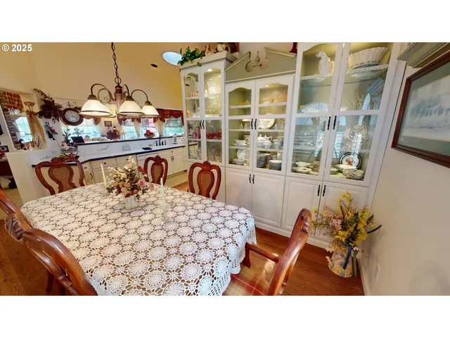 a black and white photo of a living room