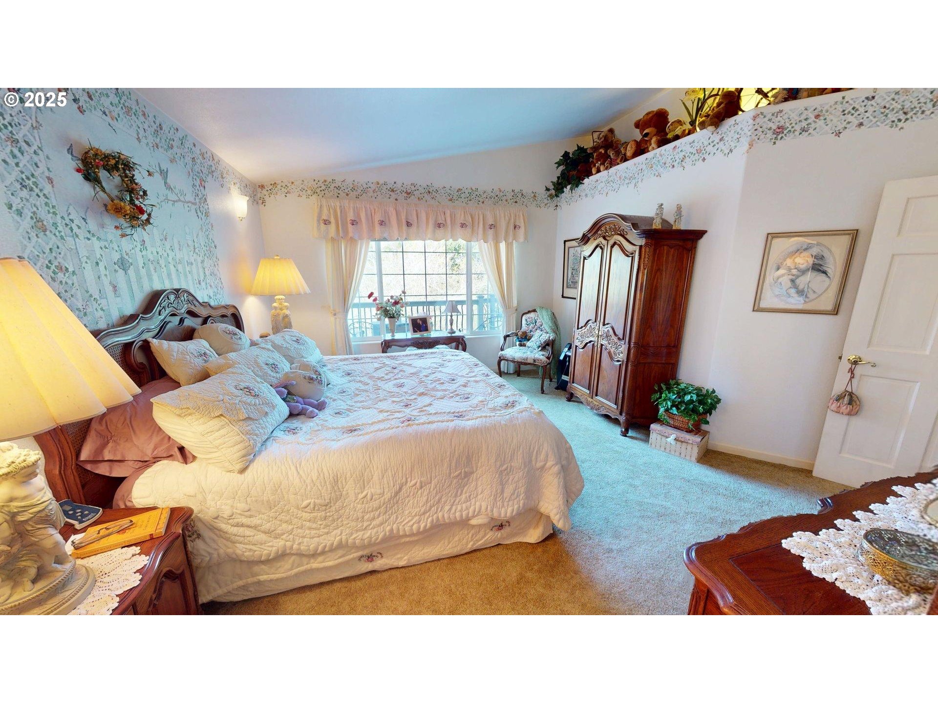 30770 Jacks Landing Gold Beach, OR 97444 - Photo 21 of 48 Owner's Suite Bedroom