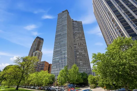 $725,000 | 2626 North Lakeview Avenue, Unit 1903, Chicago, IL 60614
