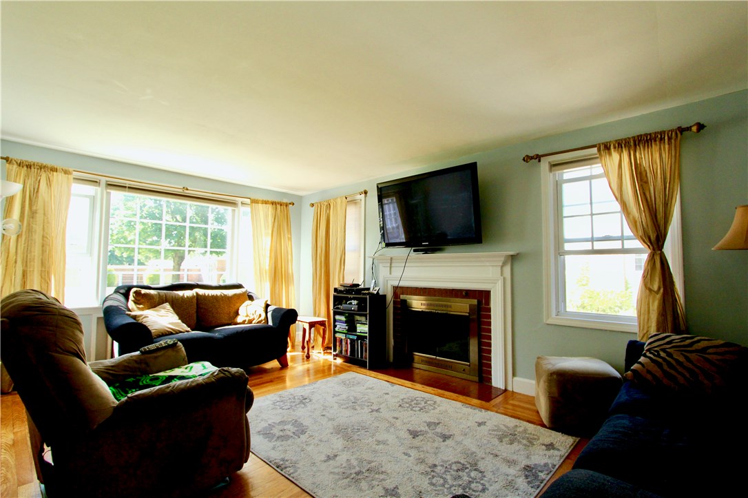202 Inman Avenue Warwick, RI 02886 - Photo 5 of 11 Gallery Image 5